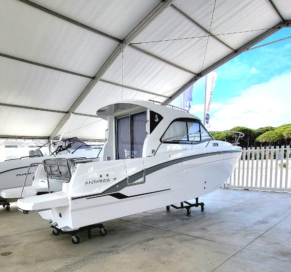 2023 Beneteau Antares 7 OB