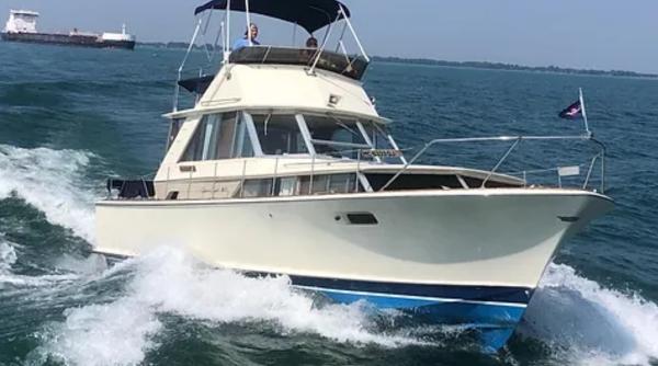 1968 Chris-Craft 38 Commander Sedan