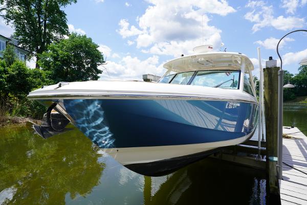 2016 Boston Whaler 320 Vantage