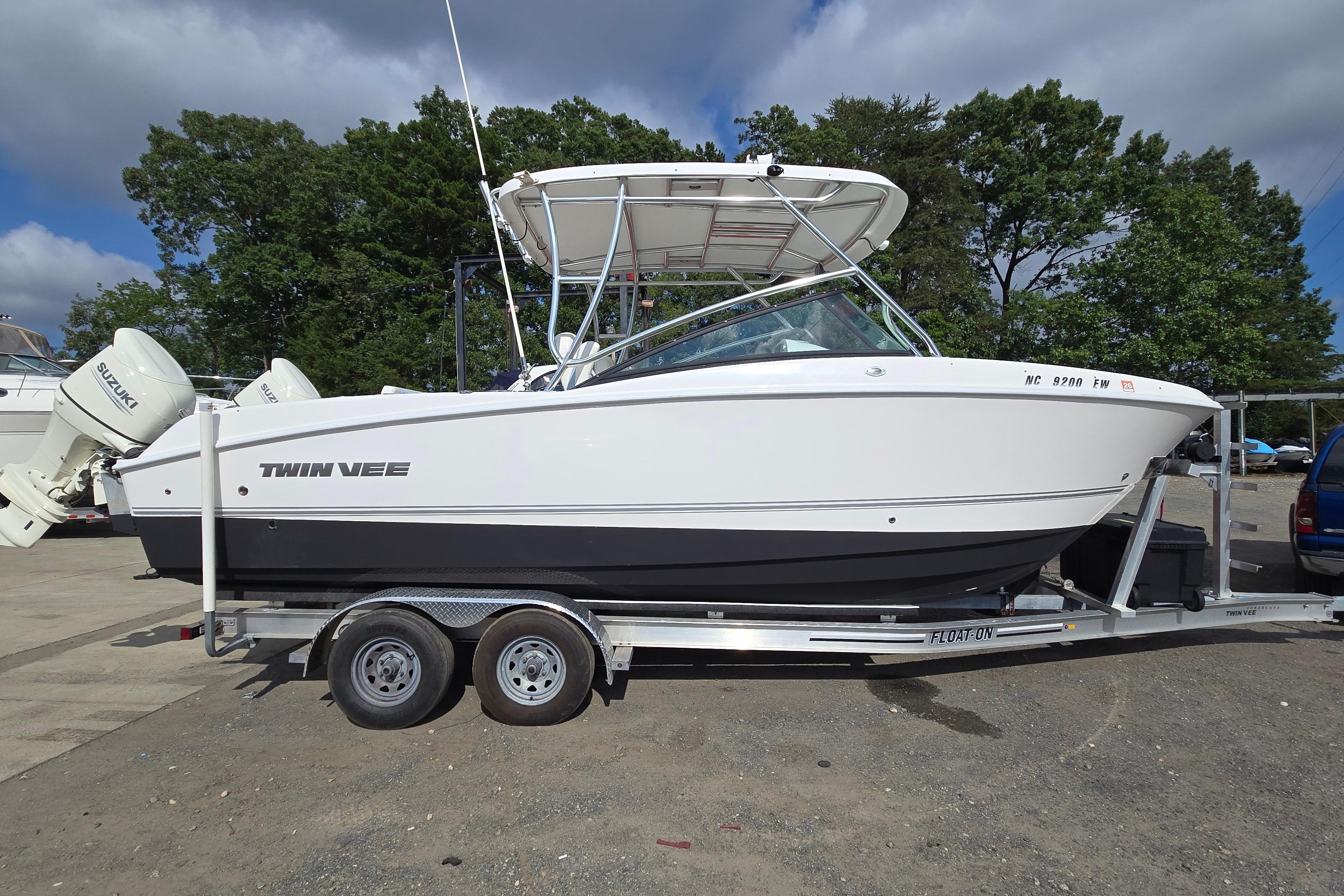 2020 Twin Vee 240 DC GF