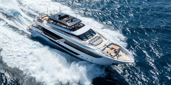 Ferretti Yachts 1000 1-sunset-ferretti-1000-damonte-yacht
