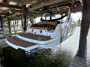 2023 Four Winns HD8