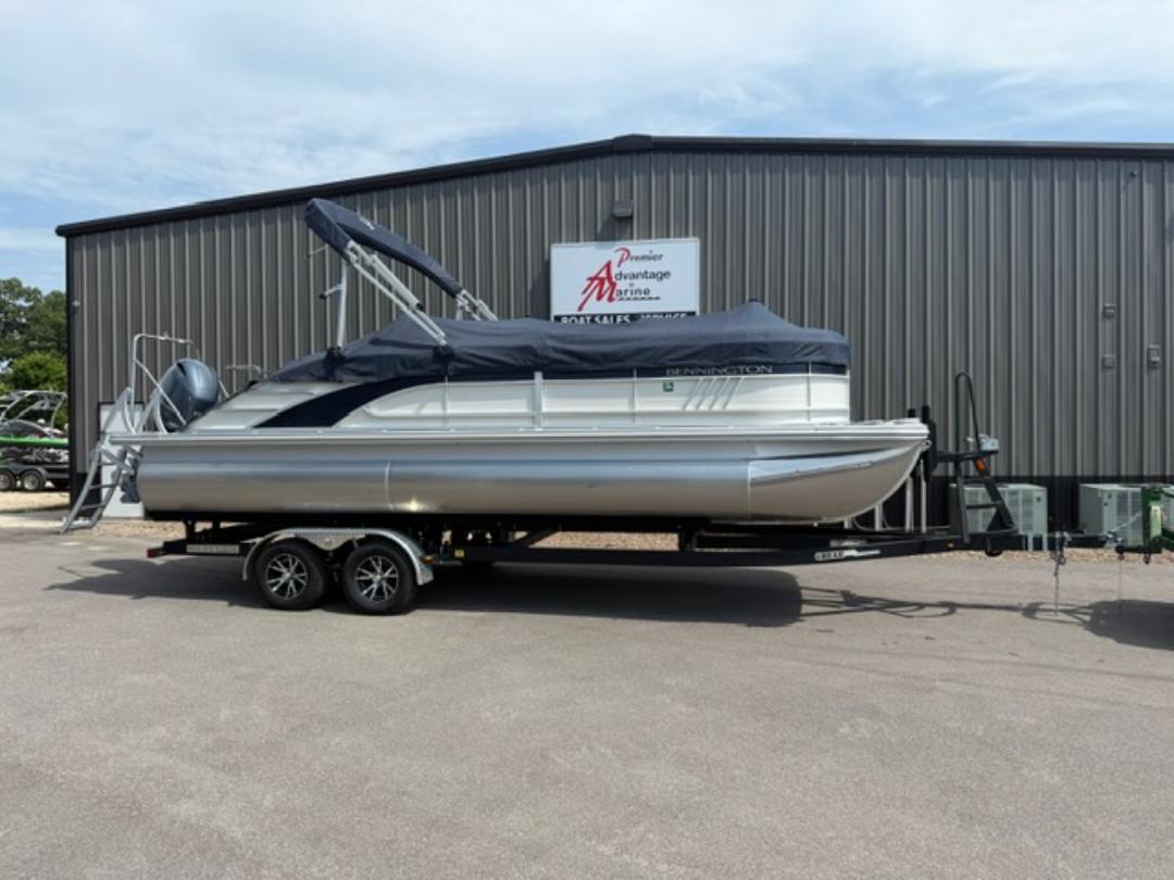 2022 Bennington 23 LSB