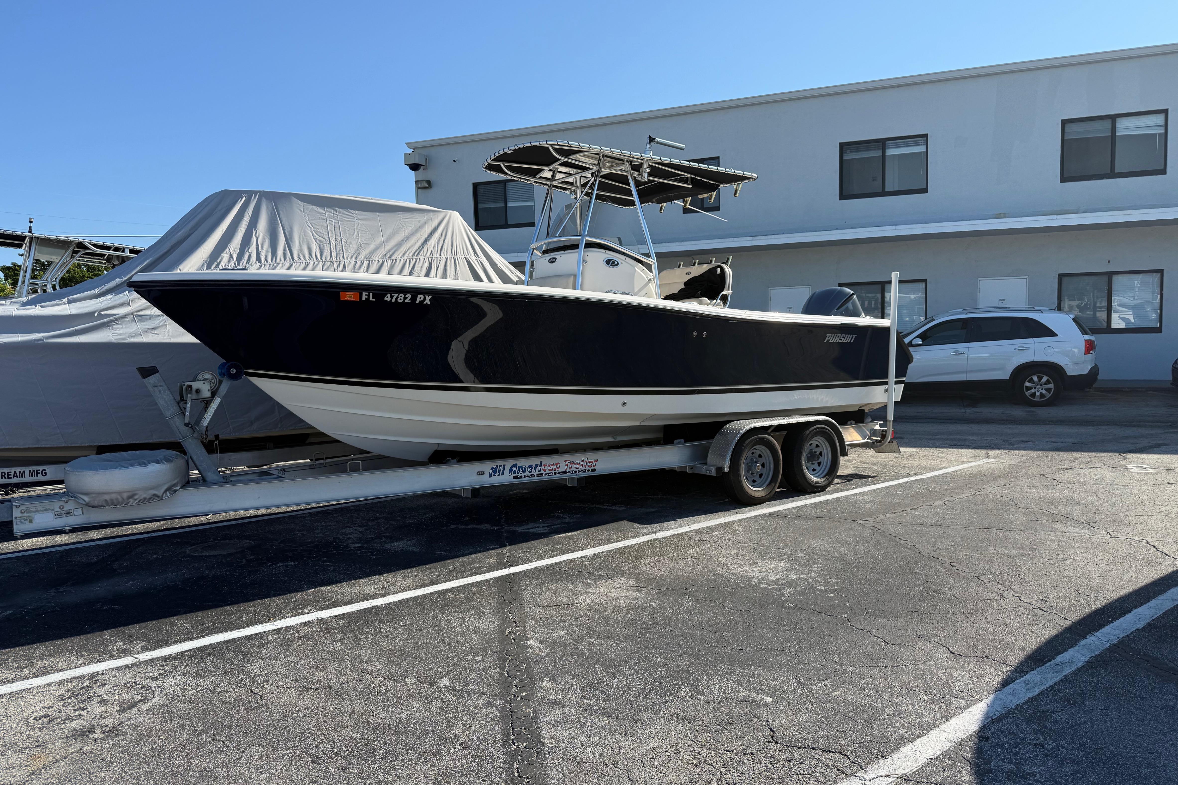 2008 Pursuit C 250 Center Console