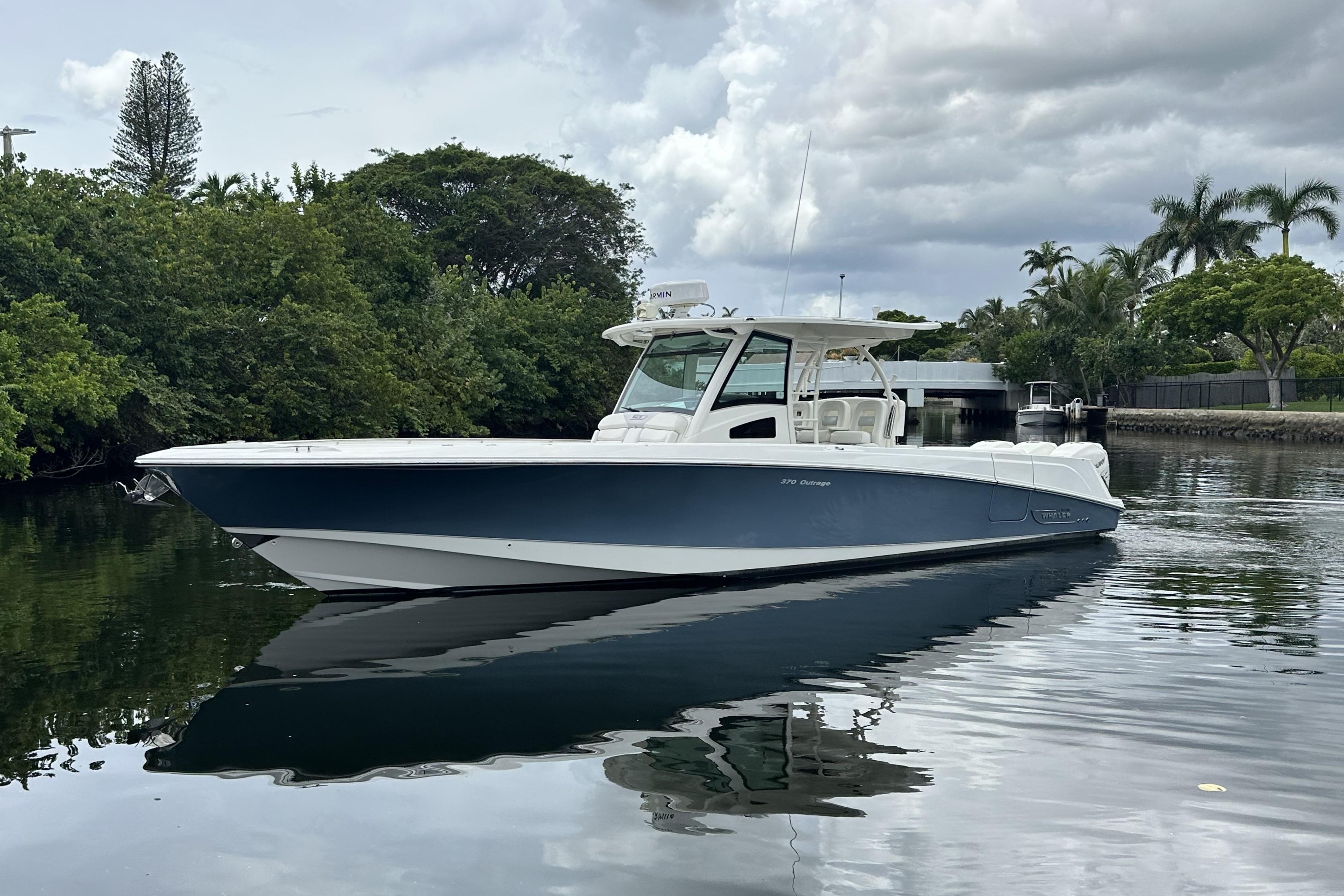 2015 Boston Whaler 370 Outrage