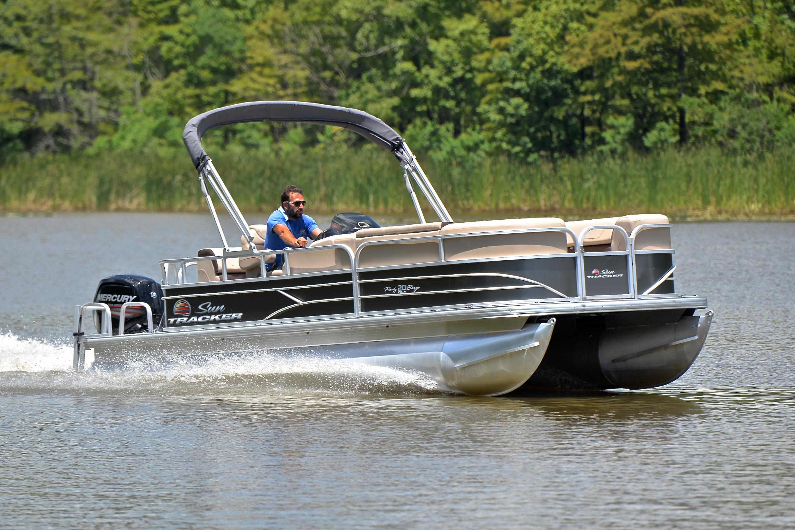 2018 Sun Tracker Party Barge 20