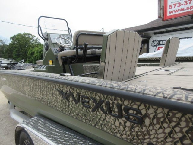 2025 Vexus ACX2210 CAMO Center Console / 250XL PRO XS 4-STRO
