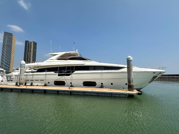 Ferretti Yachts 960