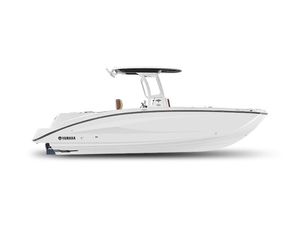 Yamaha Boats 252 FSH Sport 2025 Yamaha Boats 252 FSH Sport, sleek white design, side view.