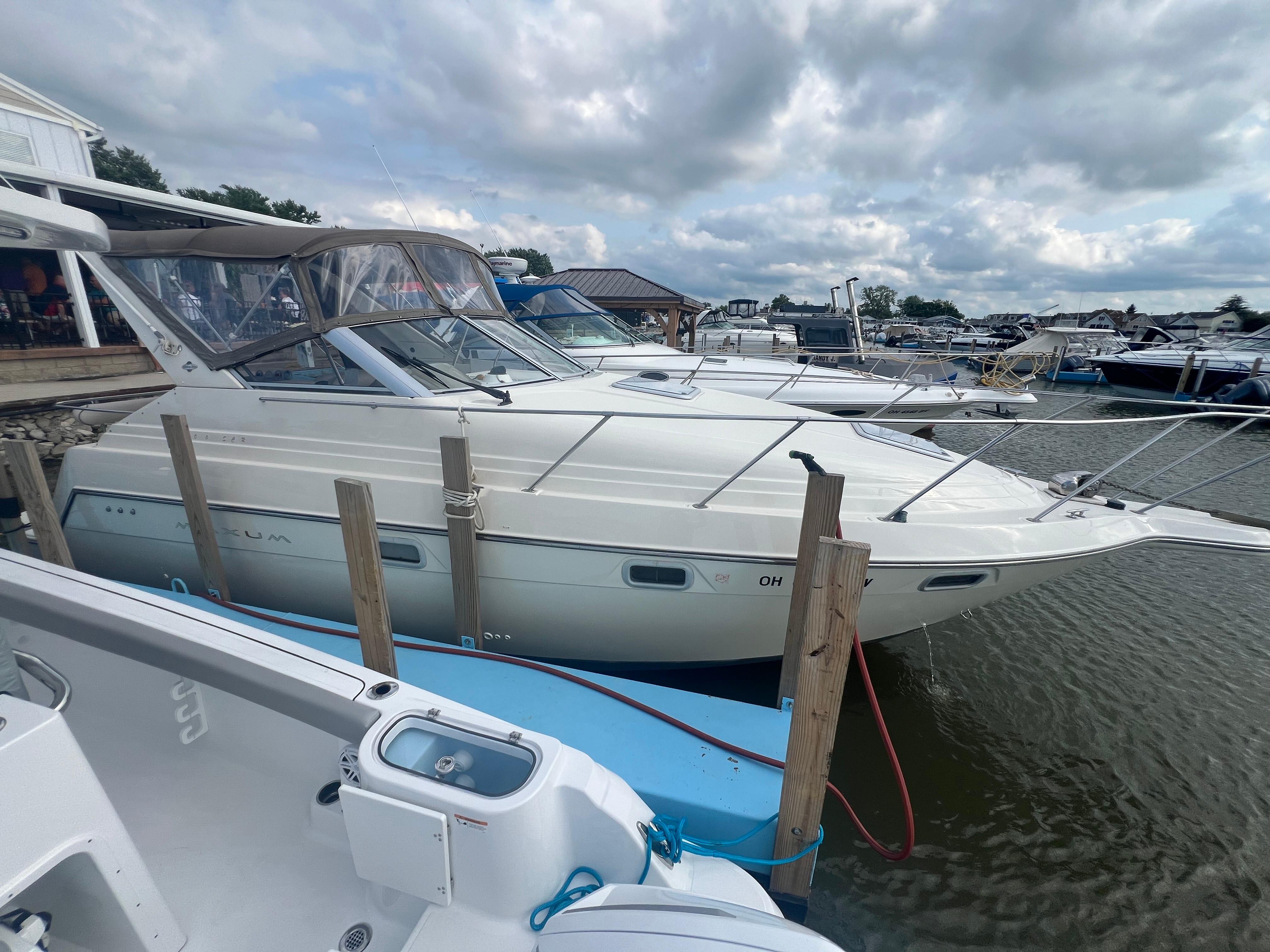 1997 Maxum 2800 SCR