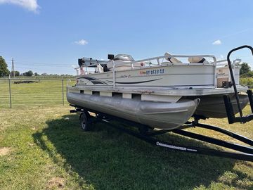 2008 Sun Tracker Fishin' Barge 21
