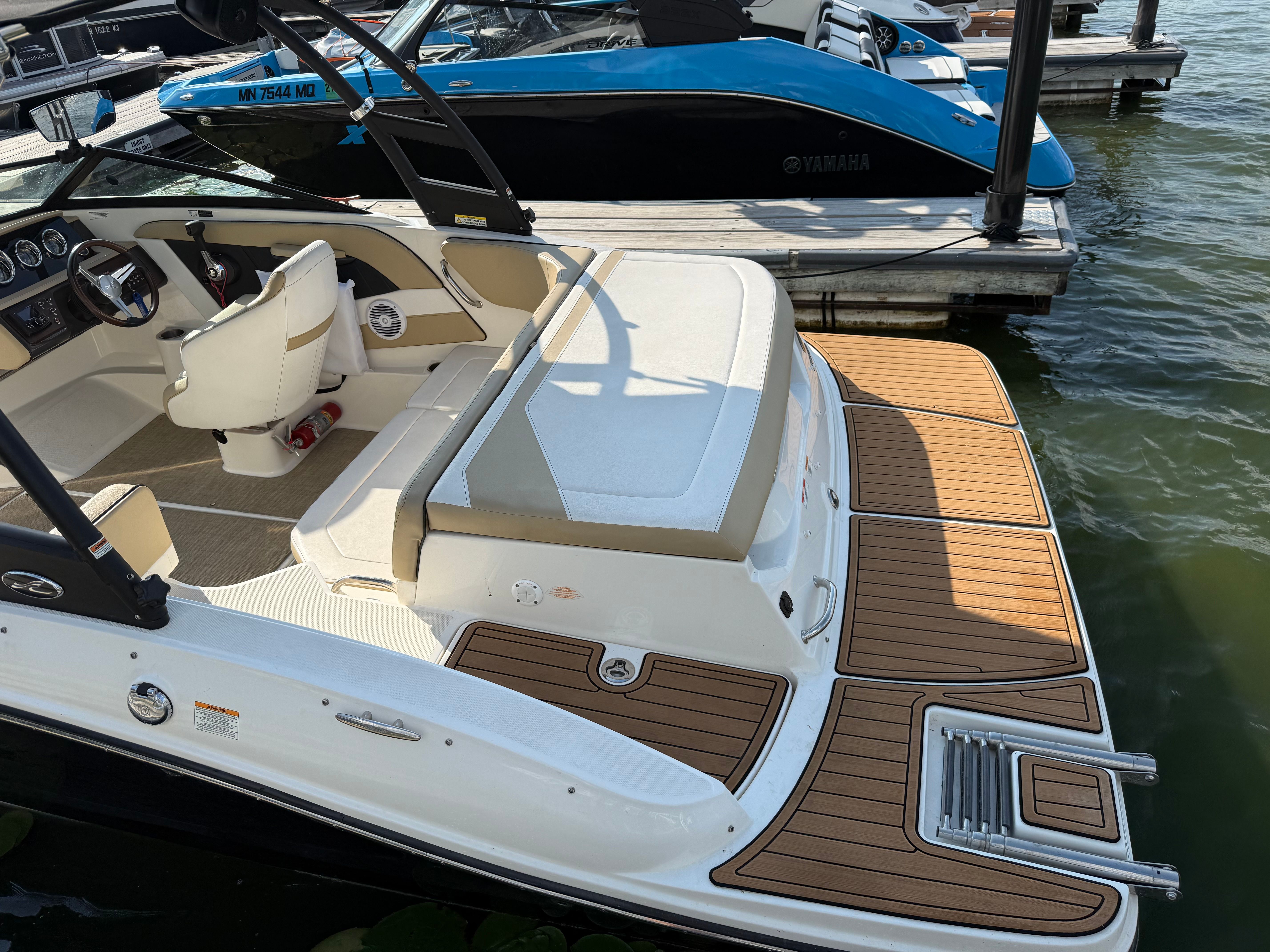 2018 Sea Ray SPX 190