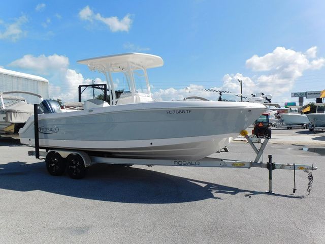 2022 Robalo R242