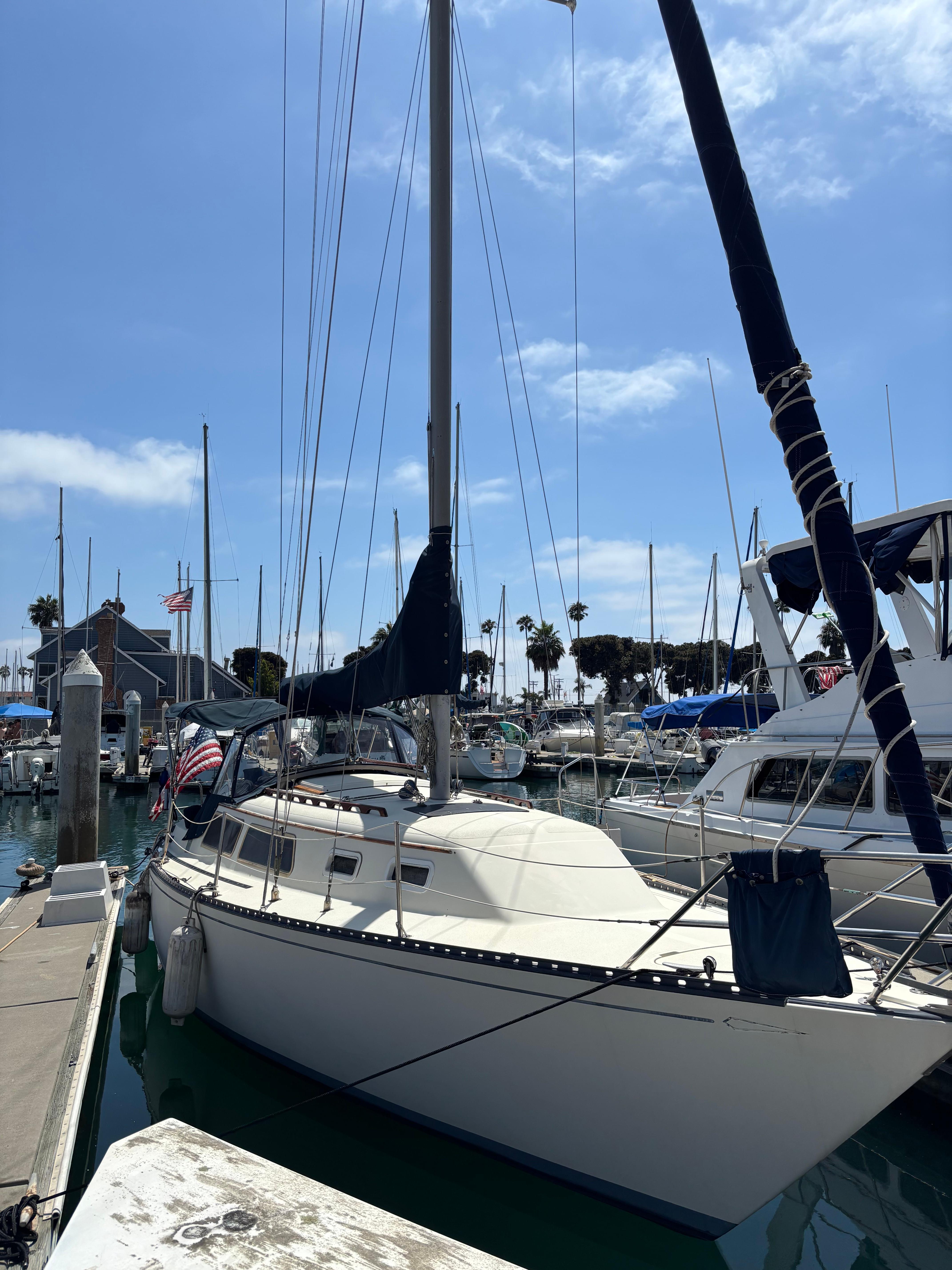 1981 Islander Bahama 30