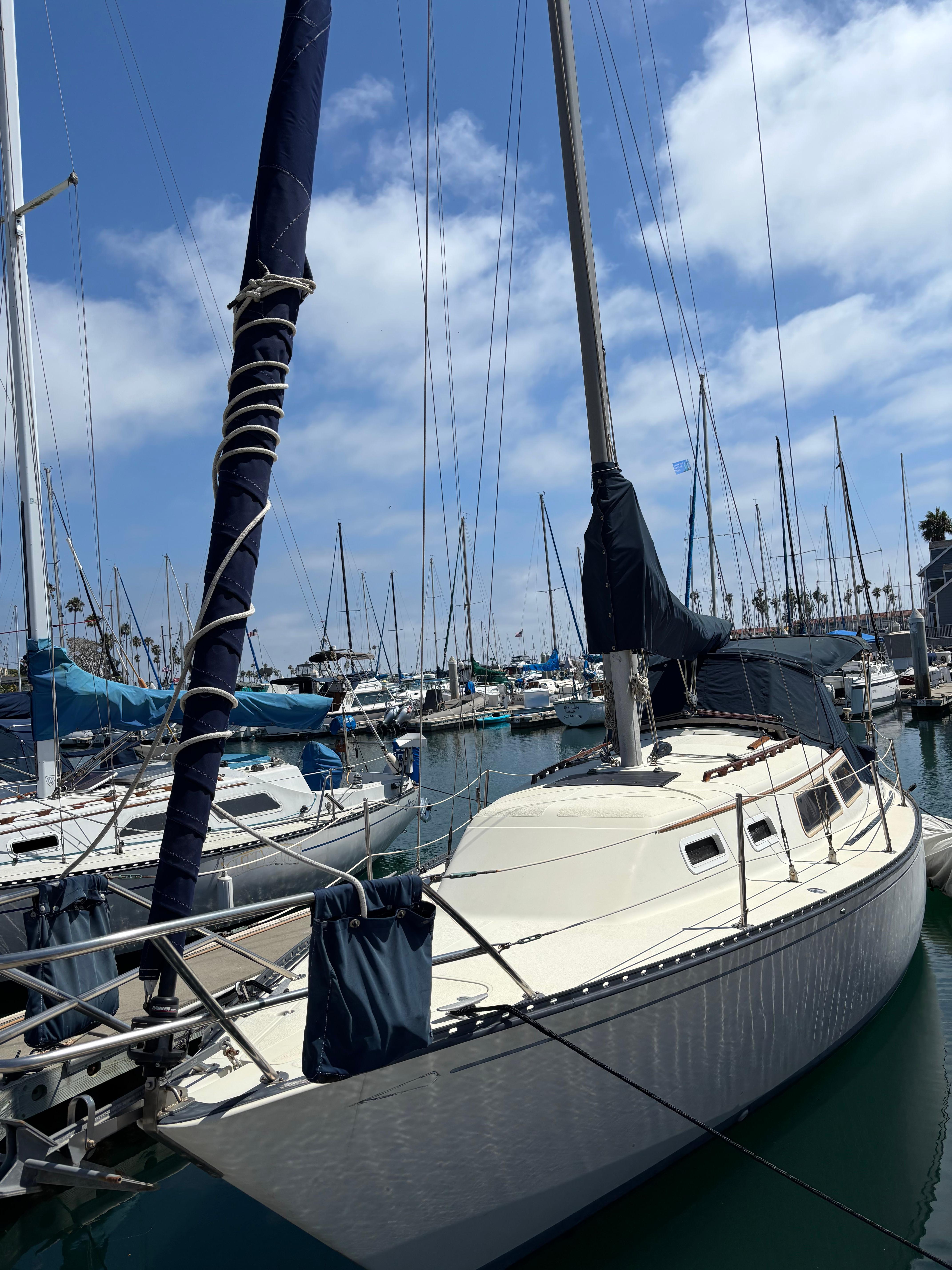 1981 Islander Bahama 30