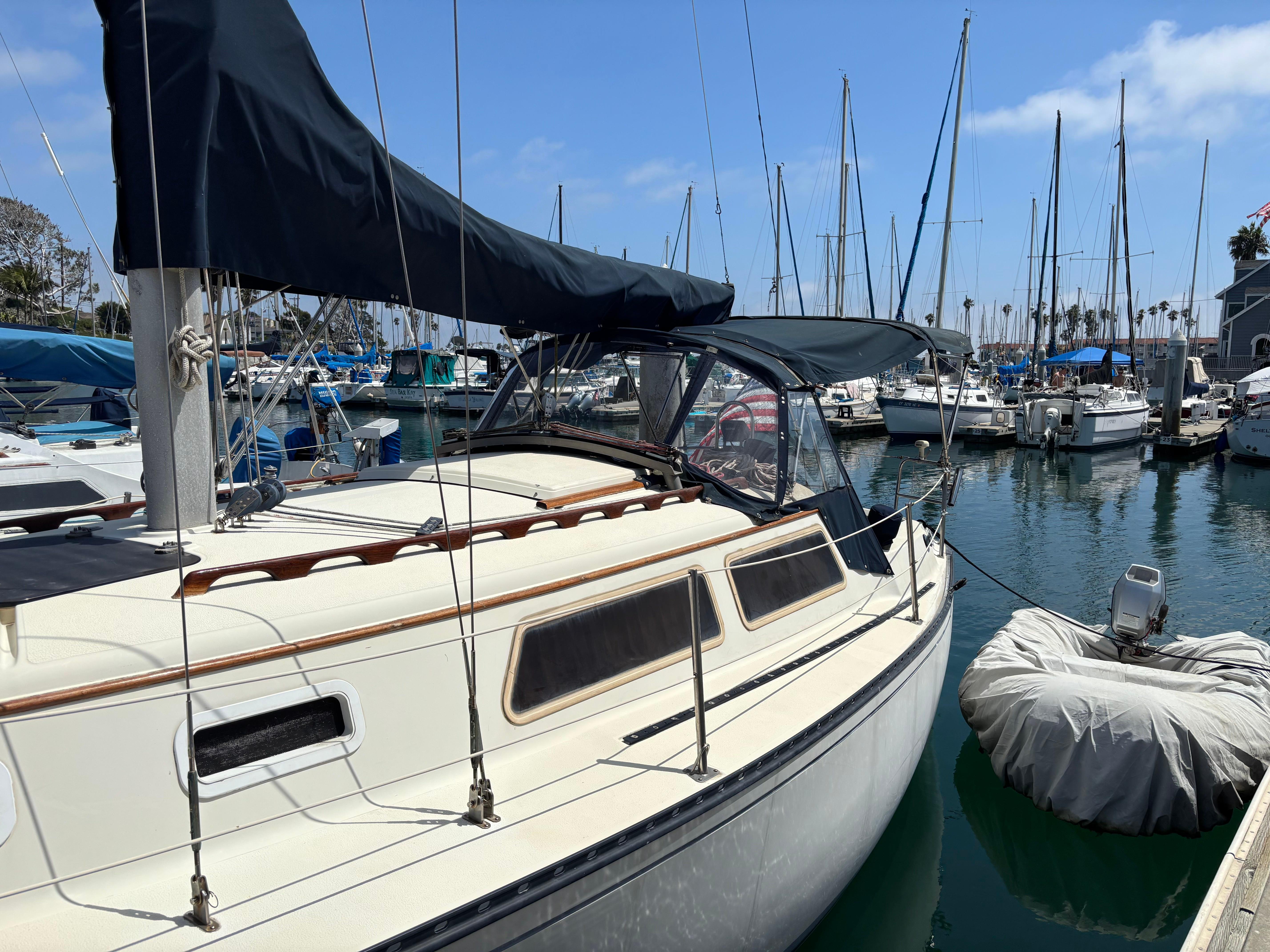 1981 Islander Bahama 30