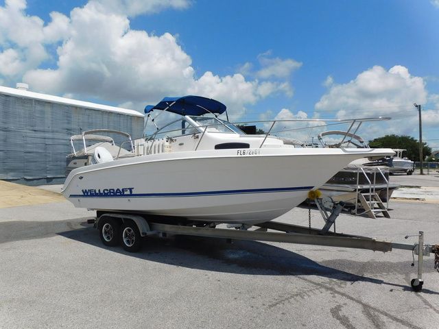 1996 Wellcraft 216 Coastal