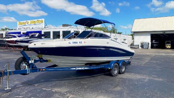Sea Ray 210 Select 2007 Sea Ray 210 Select boat on a trailer at a marine dealership.