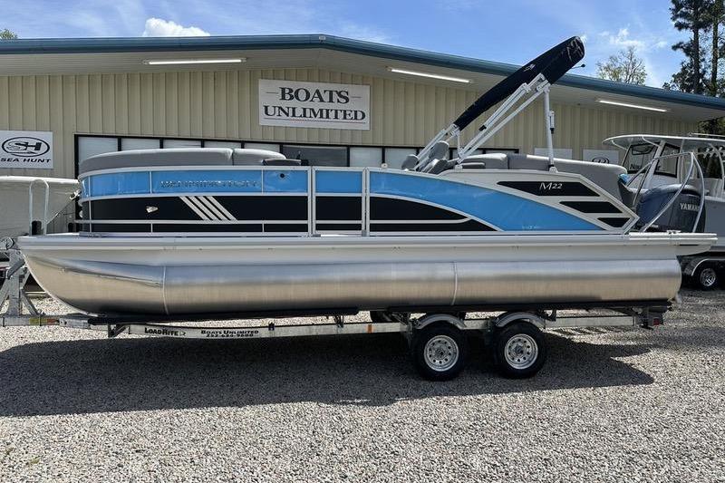 2025 Bennington 22M