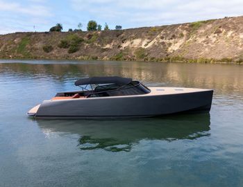 2015 VanDutch 40