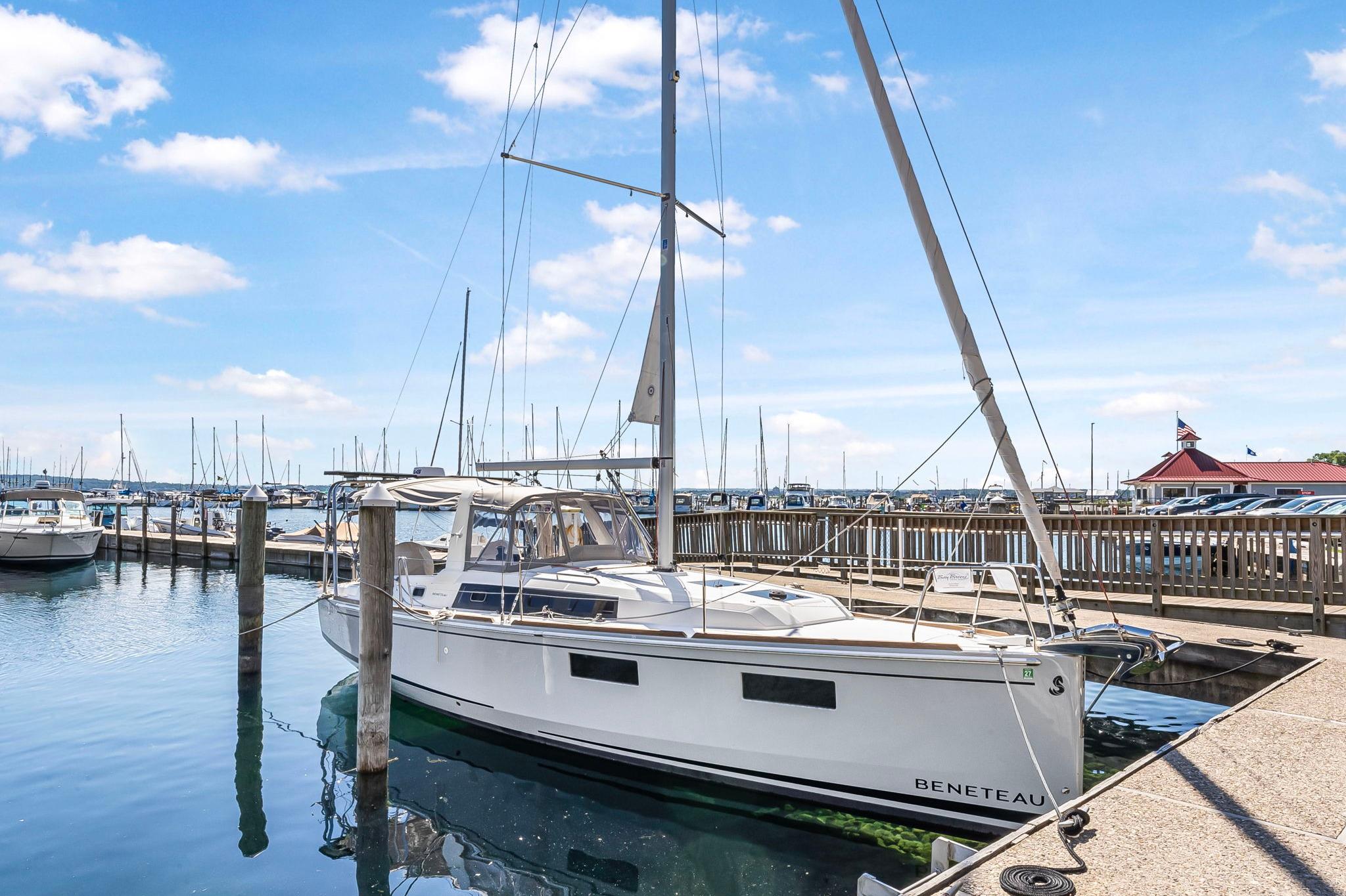 2021 Beneteau Oceanis 35.1