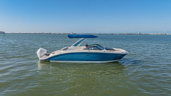2022 Sea Ray SDX 270 Outboard