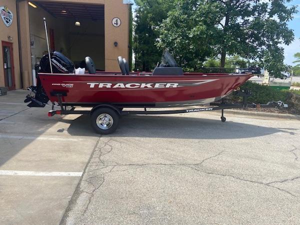Tracker Pro Guide V-16 SC 2025 Tracker Pro Guide V-16 SC boat on trailer, parked outdoors.