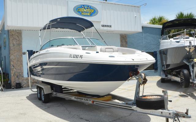 2011 Sea Ray 240 Sundeck