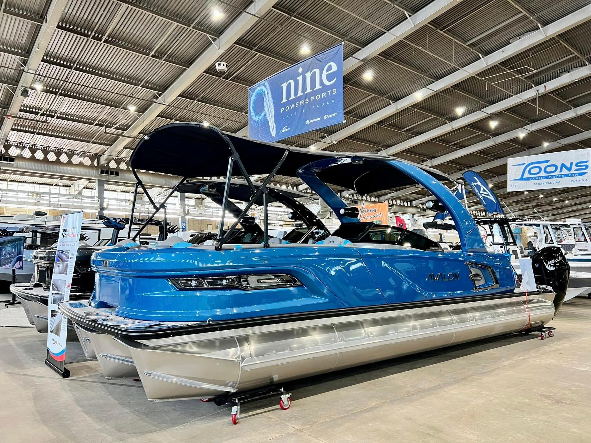 2025 Avalon Excalibur Twin Quad Lounger Windshield