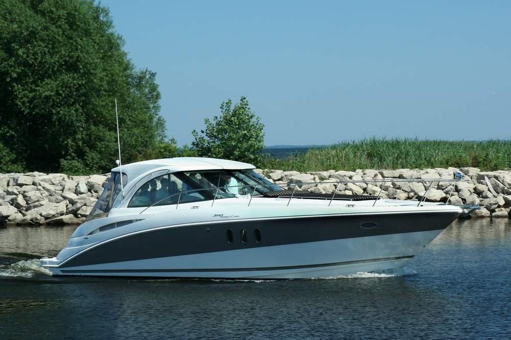 2010 cruisers yachts 390 sport coupe