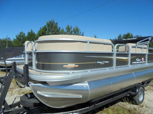 Sun Tracker Party Barge 18 DLX 2023 Sun Tracker Party Barge 18 DLX
