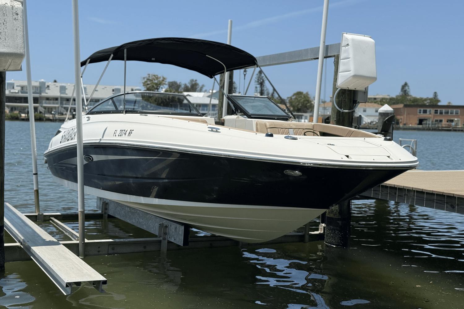 2016 Sea Ray 240 Sundeck
