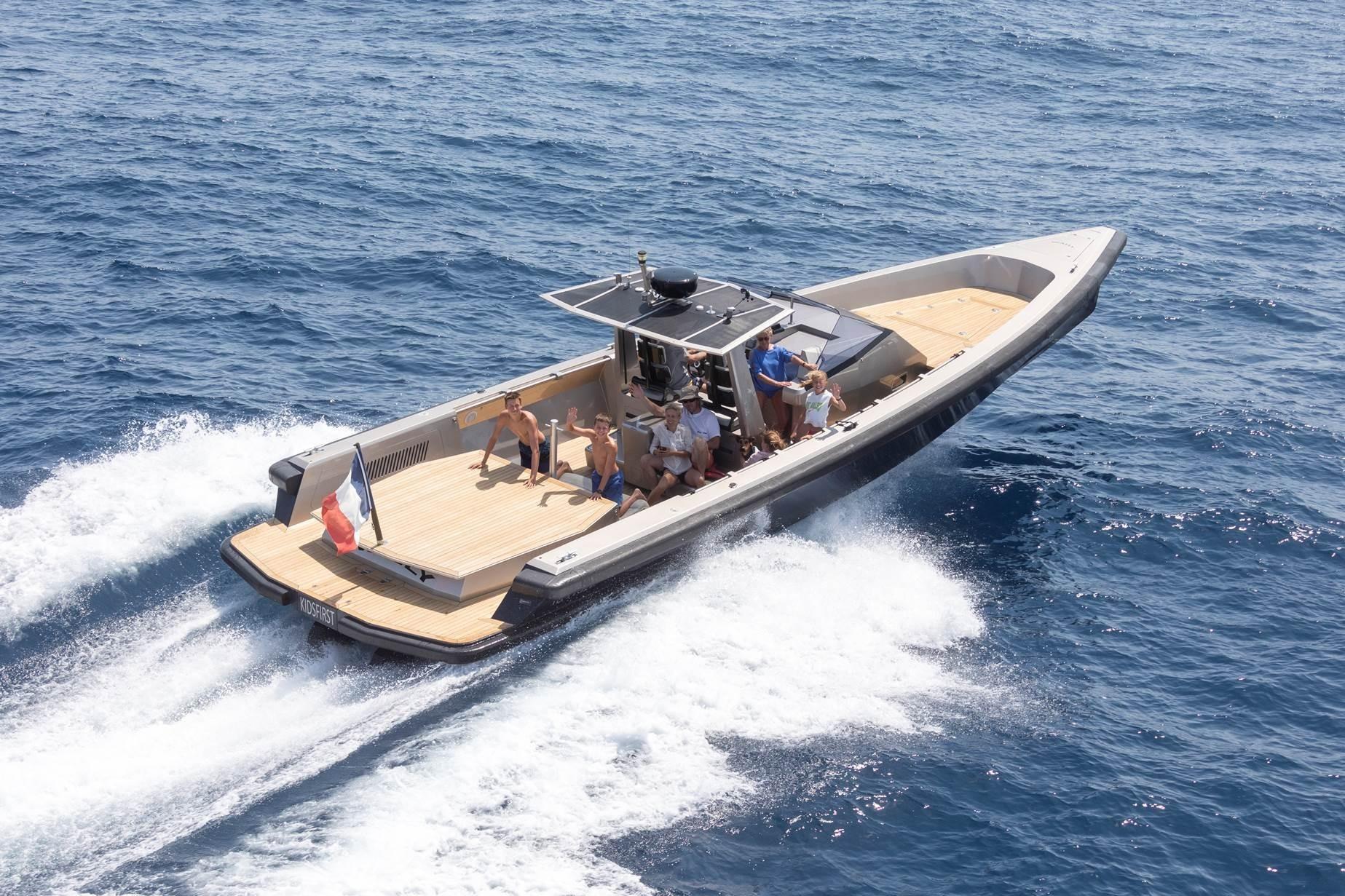 2005 Wally Tender
