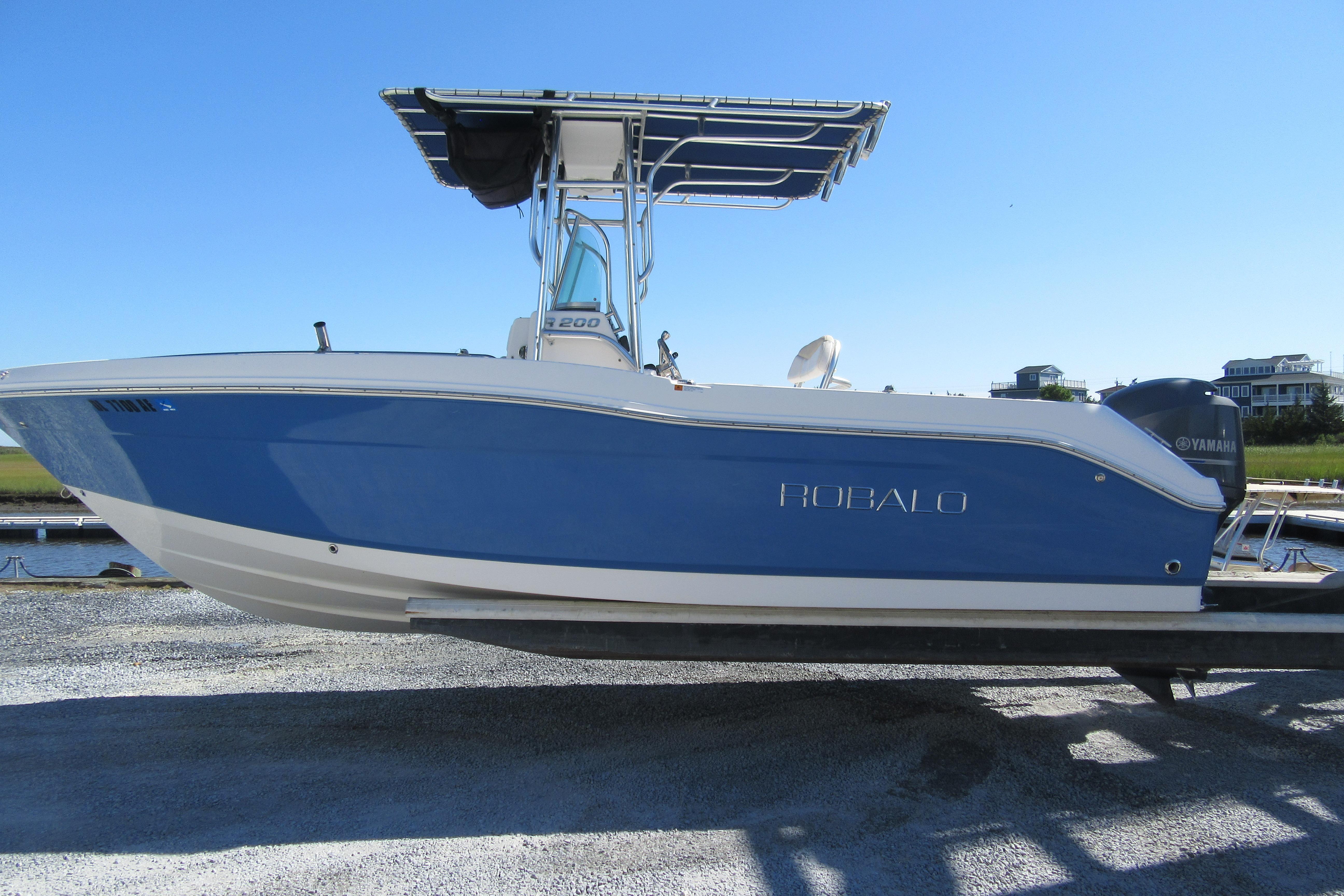 2013 Robalo R200 Center Console