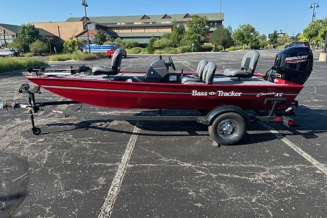 Tracker Bass Tracker Classic XL 2026 Tracker Bass Tracker Classic XL boat on trailer in parking lot.