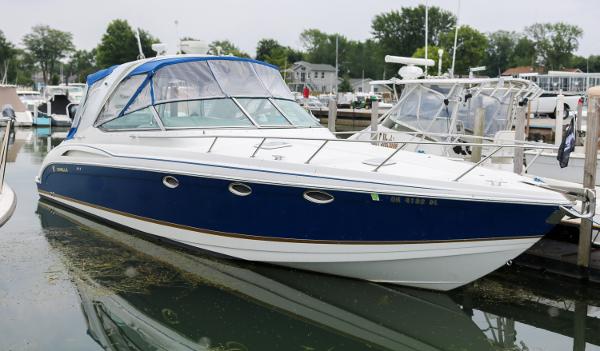 Formula 370 Super Sport 2003 Formula 370 Super Sport boat docked in a marina.