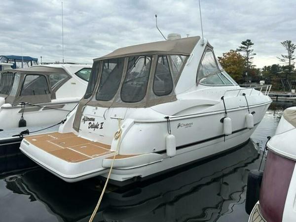 2001 Cruisers Yachts 3672 Express