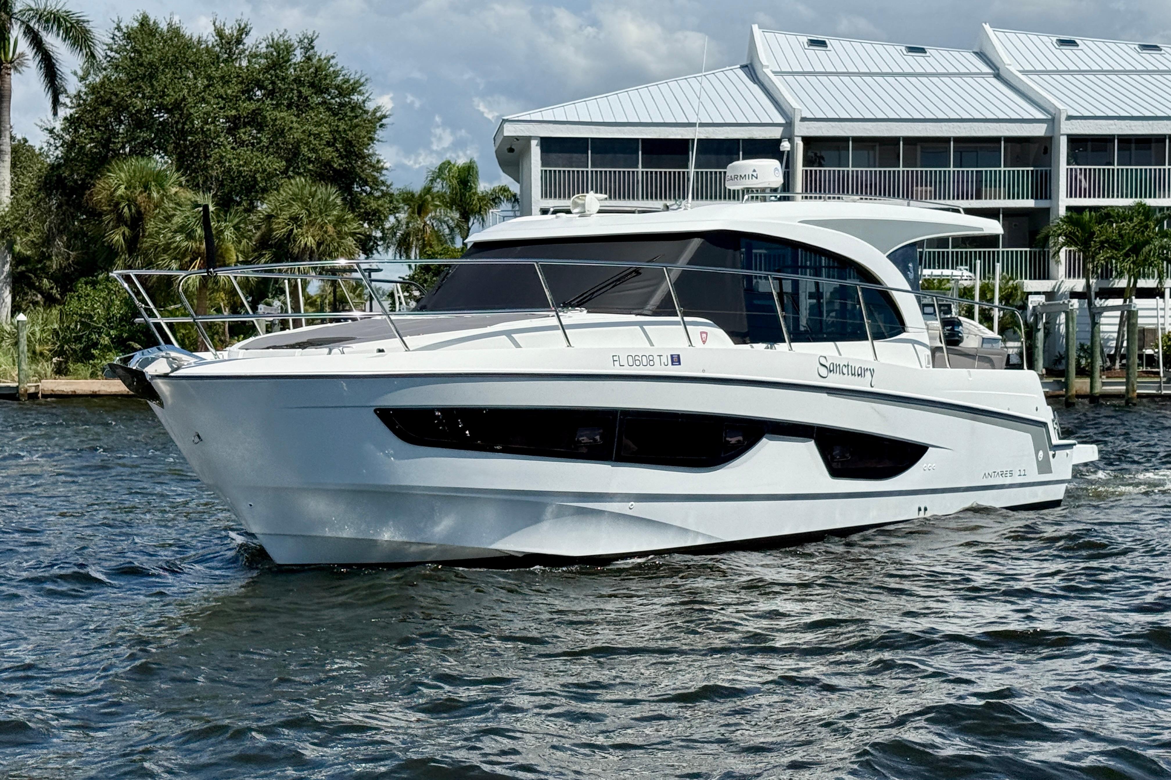 2022 Beneteau Antares 11