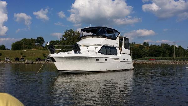 2000 Carver 406 Aft Cabin Motor Yacht