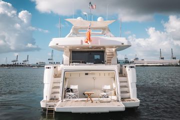 2014 Ferretti Yachts 870