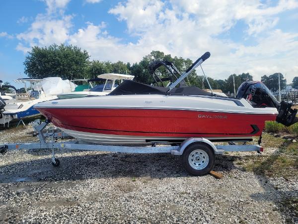 2025 Bayliner VR4 Bowrider OB
