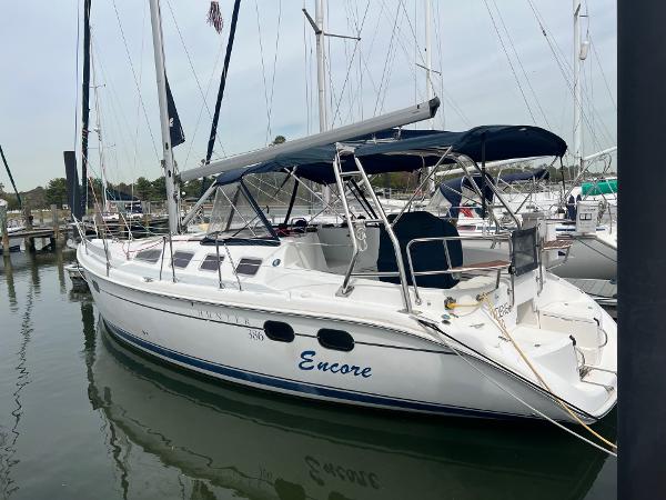 Hunter 386 2002 Hunter 386 sailboat named "Encore" docked in a marina.