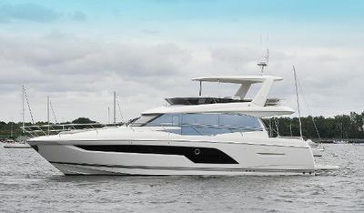 Prestige 590 flybridge Port Side