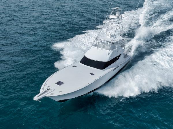 Hatteras 60 Convertible 1999 Hatteras 60 Convertible yacht cruising on open water.