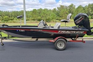 Tracker Pro Team 175 TX 2017 Tracker Pro Team 175 TX boat on trailer with Mercury engine, parked outdoors.