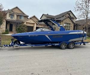 2017 Malibu Wakesetter 25 LSV