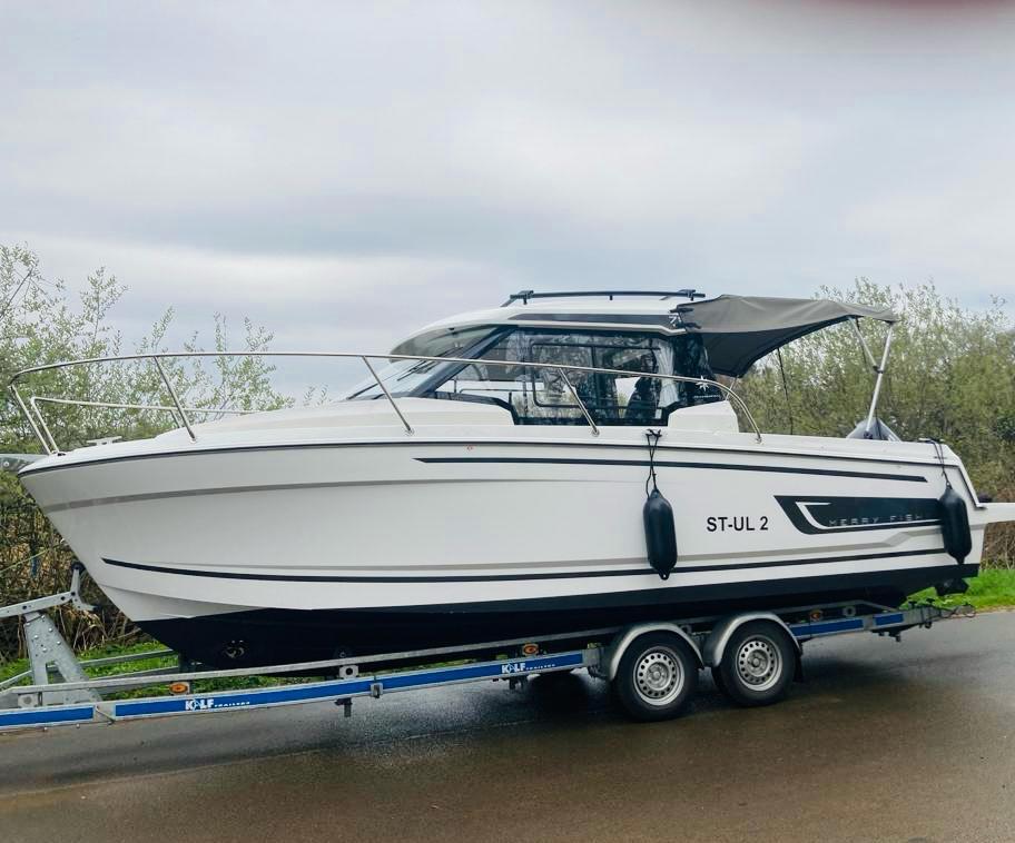 Jeanneau MERRY FISHER 795 SERIE 2 2023 Jeanneau MERRY FISHER 795 SERIE 2 boat on trailer, side view.
