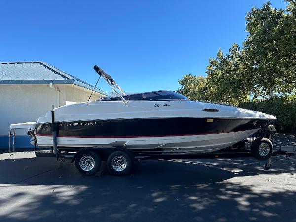 2006 Regal 2450 Cuddy