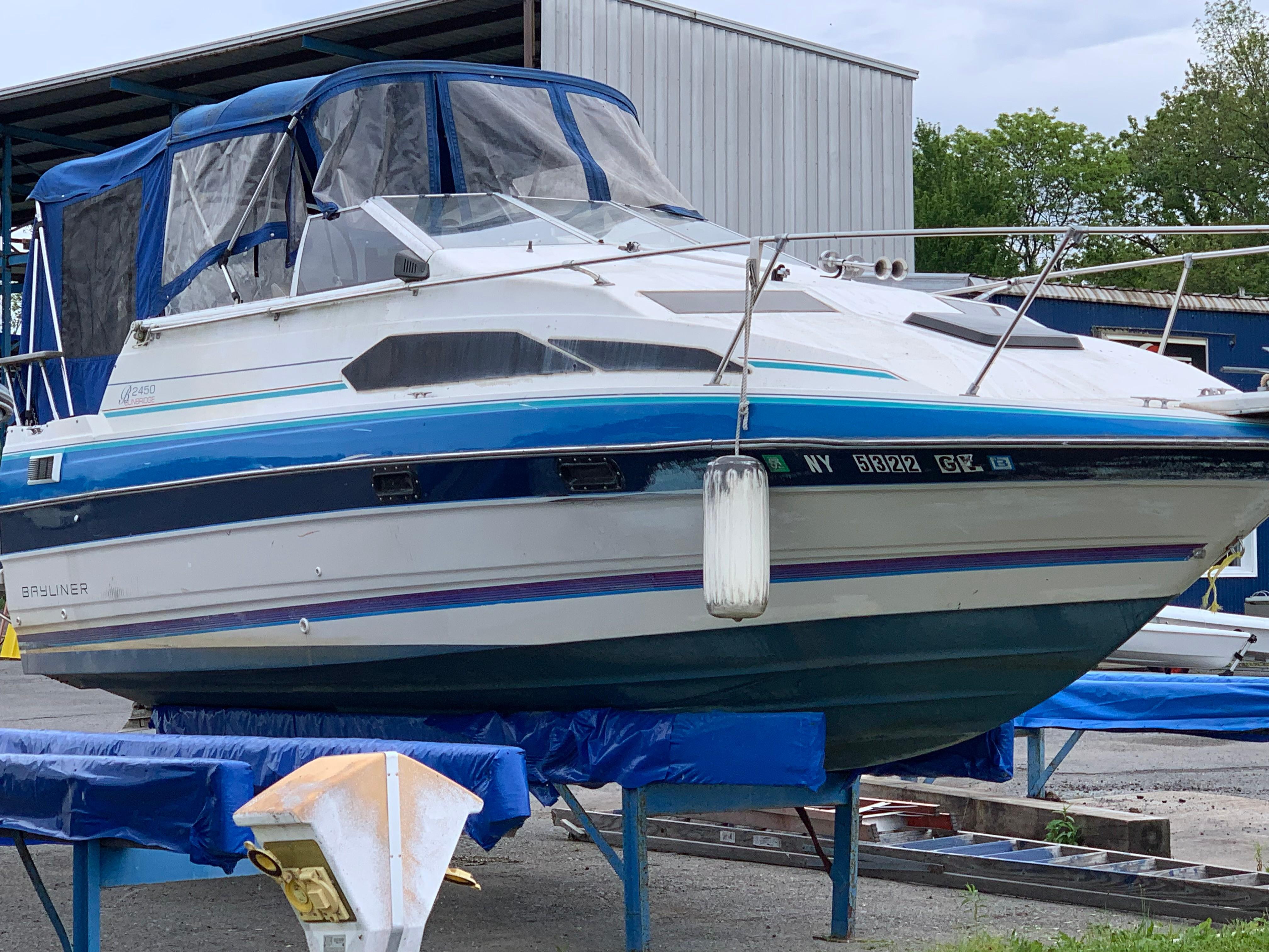 1987 Bayliner 2450 Sunbridge, Brewerton New York - boats.com