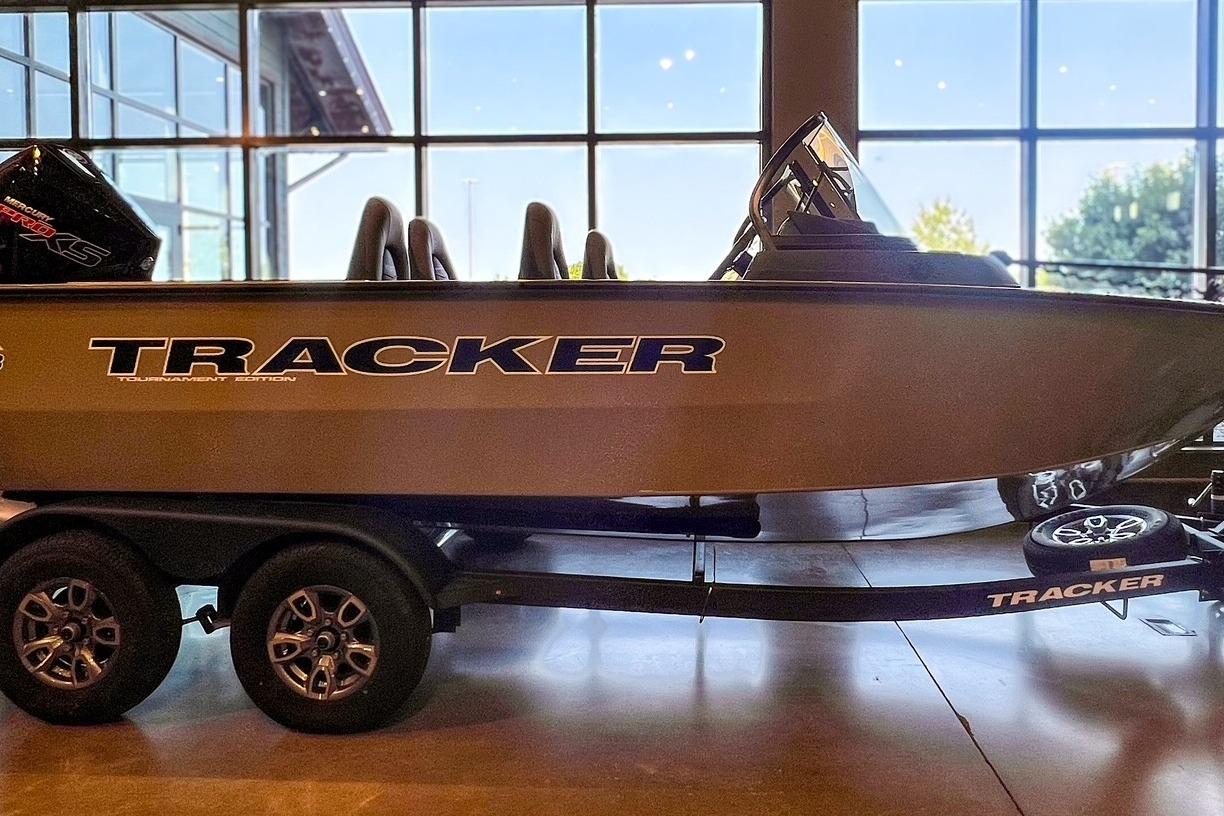 2026 Tracker Targa V-18 Combo